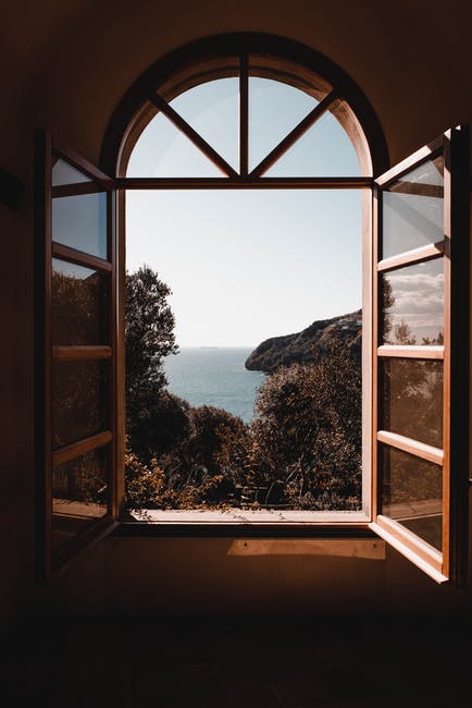 Top 5 Warning Signs Your Glass Windows Need to Be Replaced