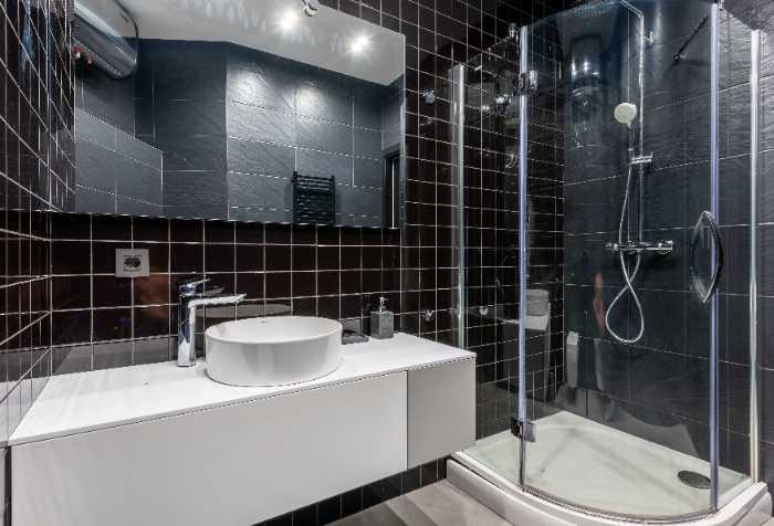 10 Maintenance Tips for a Clean & Shiny Shower Door