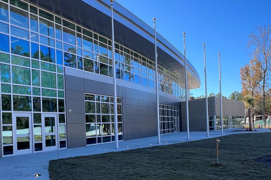 Commercial building with an aluminium curtain wall system