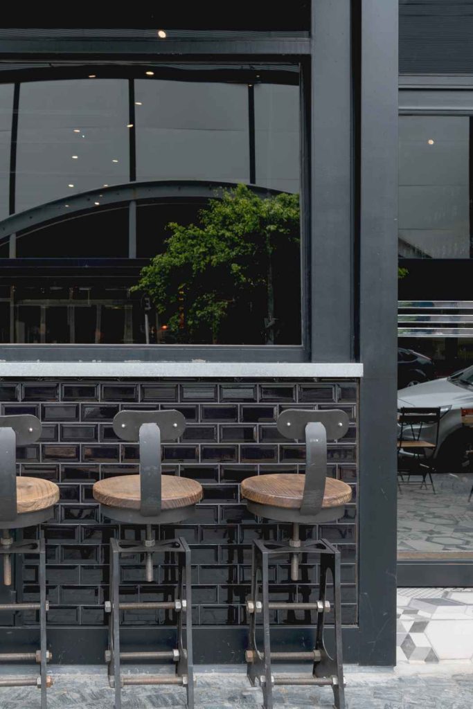 Restaurants glass installation detail
